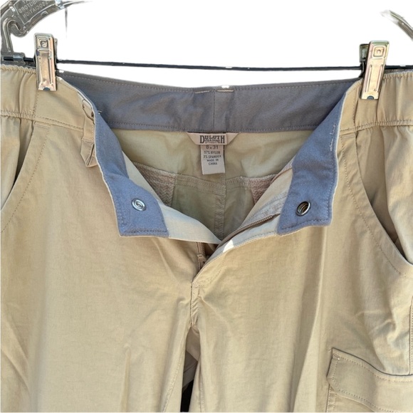 Duluth Trading Company Dry on the Fly Bootcut Cargo Pants Capris size 8 31” - Picture 8 of 8